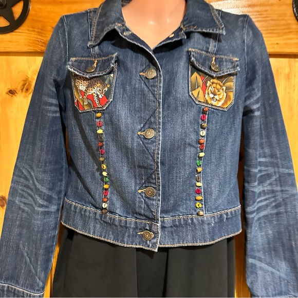 Hand painted embellished tiger, jungle design Jean jacket, women’s small, petite - Picture 5 of 9